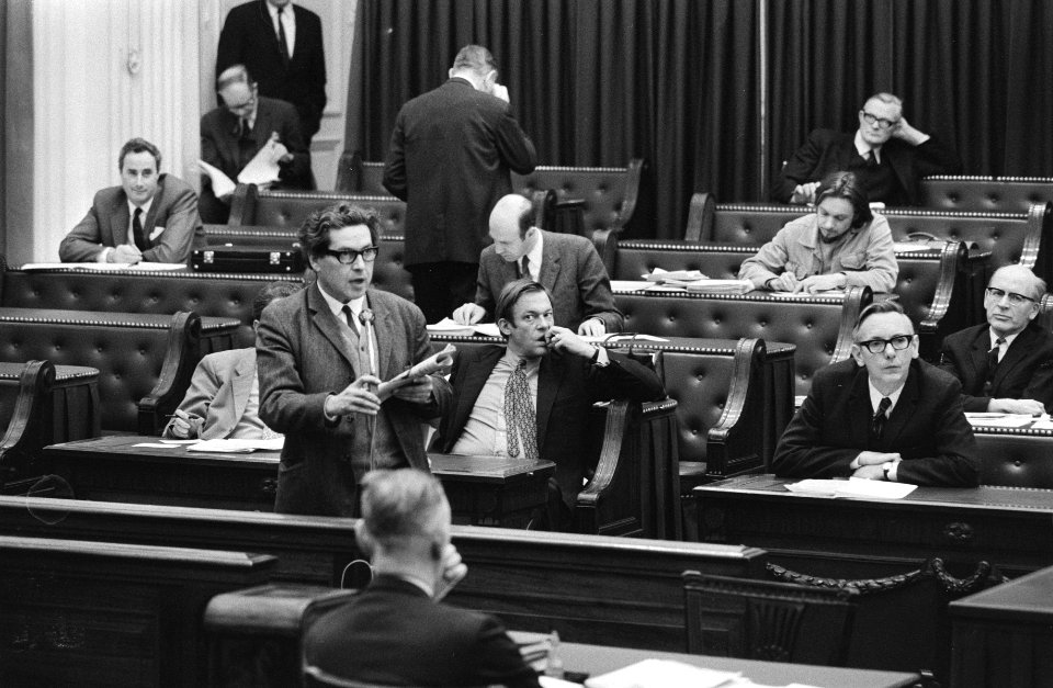 Van der Spek (PSP) interrumpeert minister Luns, Bestanddeelnr 924-3256