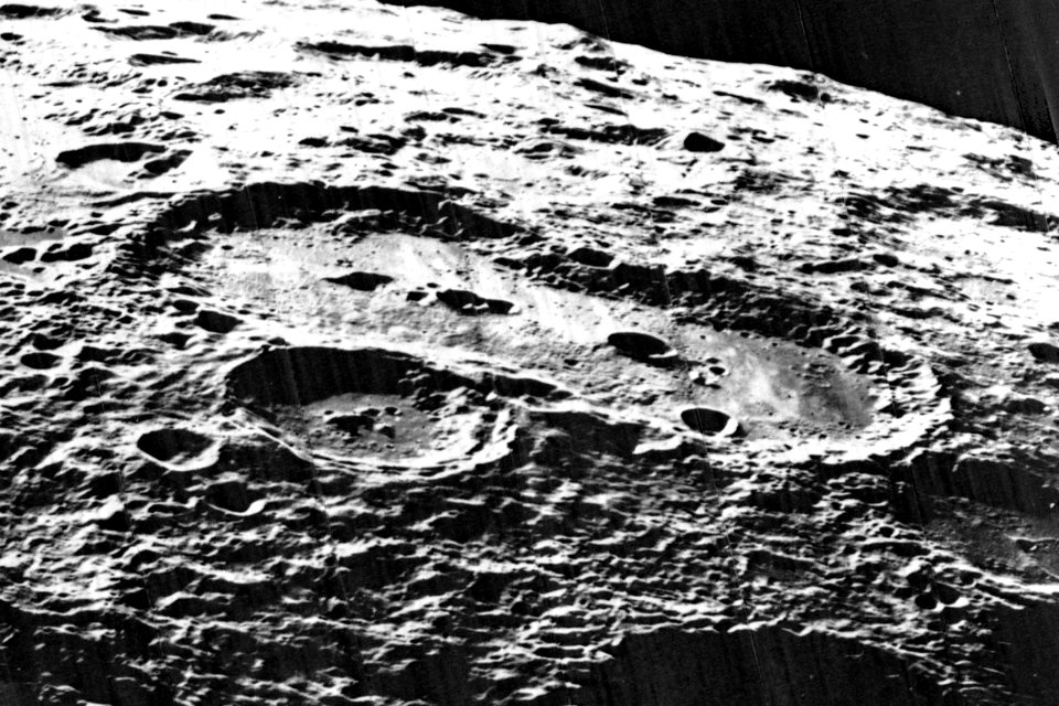 Van de Graaff crater 5065 med