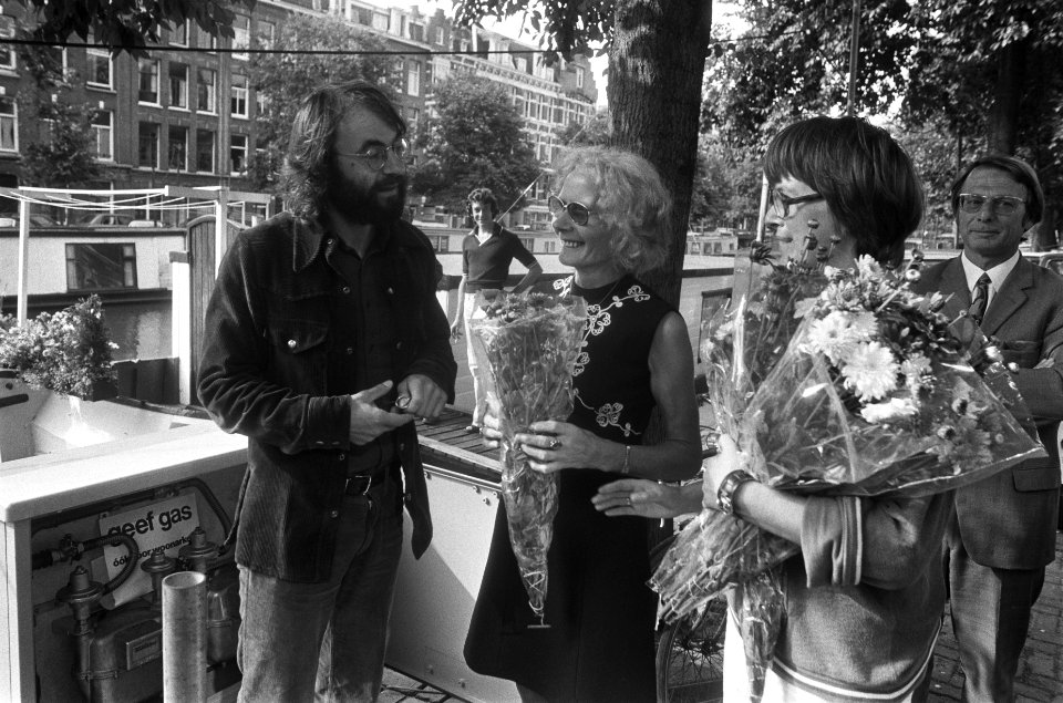 Van Duijn (l) en de actieleidster Bep Post (r), Bestanddeelnr 928-1334