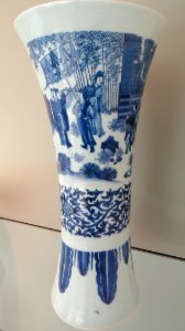 Vase with Scholars in a Garden, mid 1600s, Jingdezhen, hard-paste porcelain with underglaze cobalt - Gardiner Museum, Toronto - DSC00729