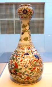 Vase with mouth in the shape of a garlic bulb, China, Jiangxi province, Ming dynasty, Wanli emperor, porcelain with underglaze and overglaze polychrome decoration - Asian Art Museum of San Francisco - DSC01379