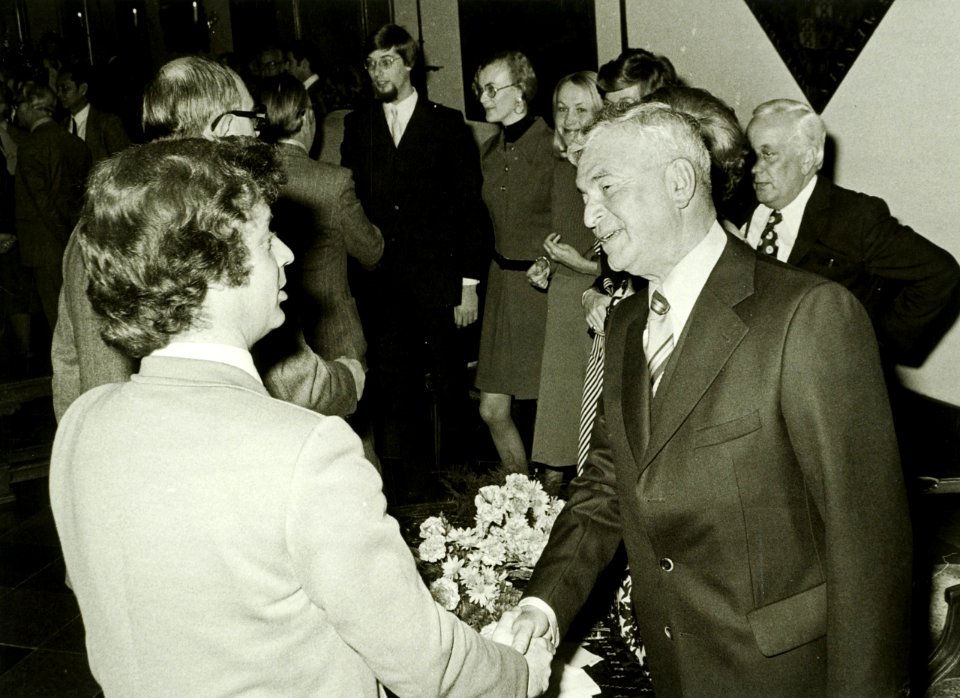 Van der Hoeven, Drs. M.H. NL-HlmNHA 5400463557