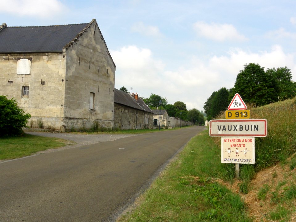Vauxbuin (Aisne) city limit sign