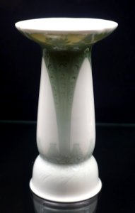 Vase with dandelions, designed by Theo Schmuz-Baudiss, KPM Berlin, 1905, porcelain- Bröhan Museum, Berlin - DSC04152