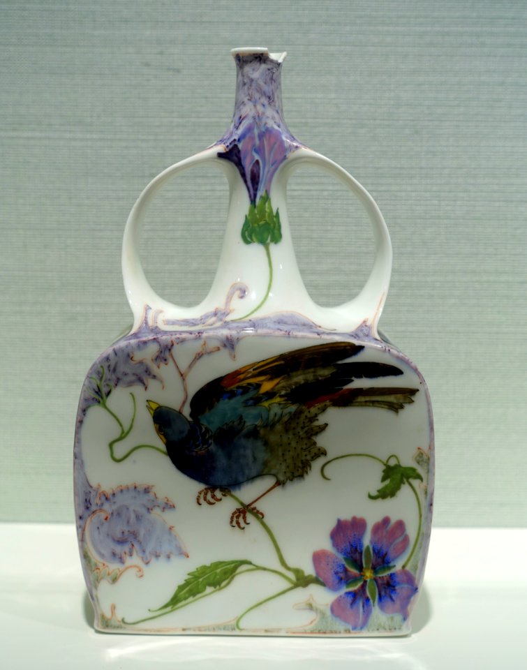 Vase with handles, by J. Jurriaan Kok (form), Haagsche Plateelbakkerij, Rozenburg, Den Haag, c. 1900, porcelain - Hessisches Landesmuseum Darmstadt - Darmstadt, Germany - DSC00807
