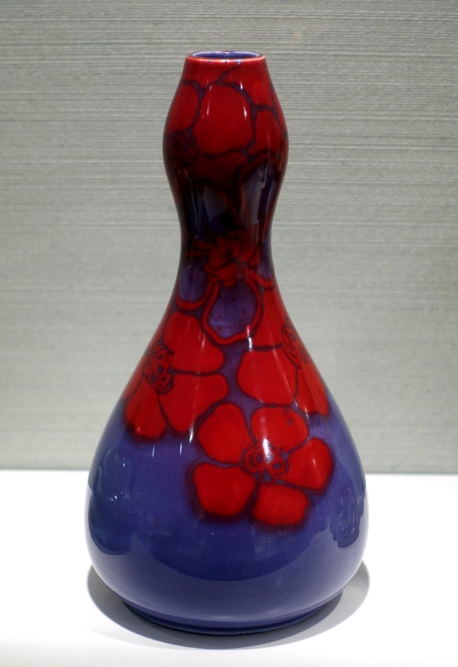 Vase with flower decoration, by Hans Christiansen, Wachtersbacher, Steingutfabrik, Schlierbach, c. 1901, stoneware - Hessisches Landesmuseum Darmstadt - Darmstadt, Germany - DSC01009