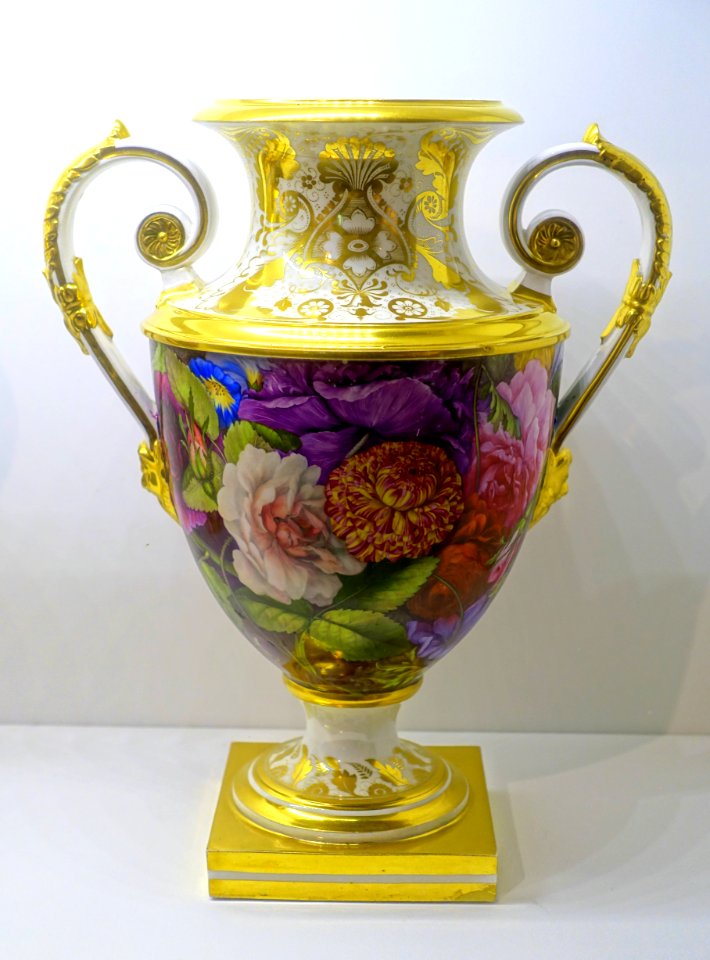 Vases by Derby Factory, 2 of 2, England, c. 1820, bone porcelain - Montreal Museum of Fine Arts - Montreal, Canada - DSC09160