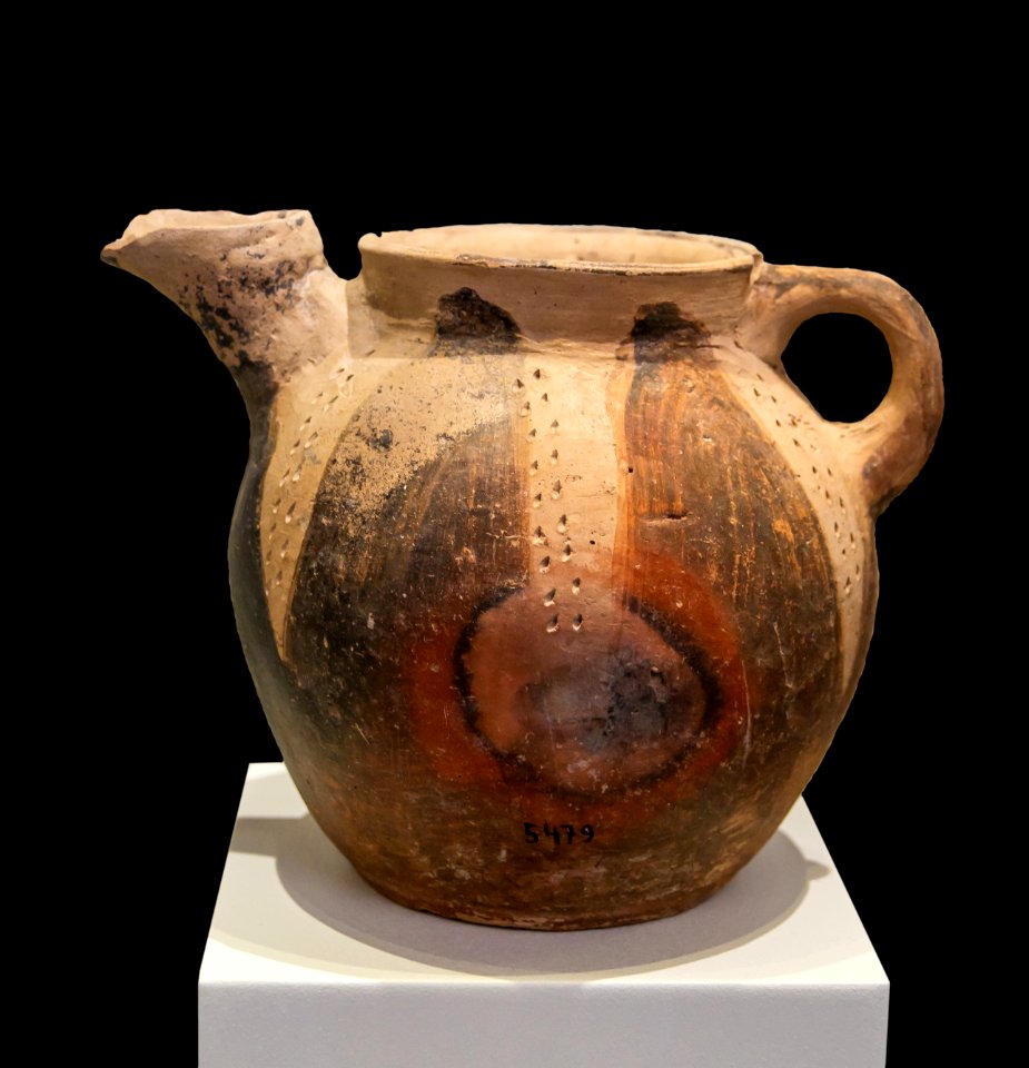 Vasiliki ware tea pot archmus Heraklion