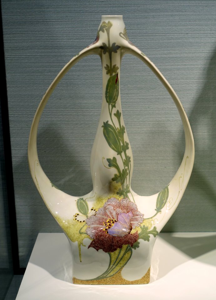 Vase with handles, by J. Jurriaan Kok (form) & W. P. Hartgring (decoration), Haagsche Plateelbakkerij, Rozenburg, Den Haag, 1903, porcelain - Hessisches Landesmuseum Darmstadt - Darmstadt, Germany - DSC00798