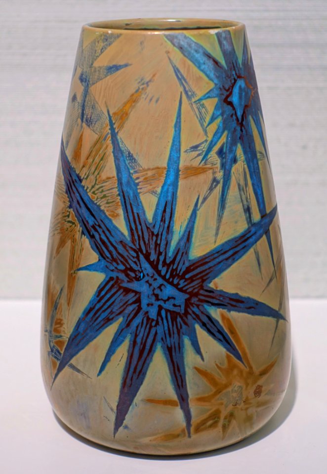 Vase with thistle decoration, Clement Massier, c. 1900, ceramic - Hessisches Landesmuseum Darmstadt - Darmstadt, Germany - DSC00930 (cropped)
