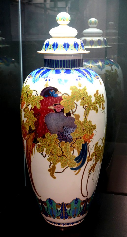 Vase with pheasants, designed by Adolf Flad, KPM Berlin, 1914-1924, porcelain - Bröhan Museum, Berlin - DSC04148
