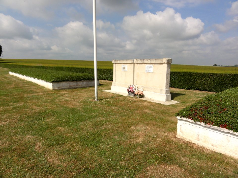 Vauxbuin (Aisne) Nécropole nationale (04)