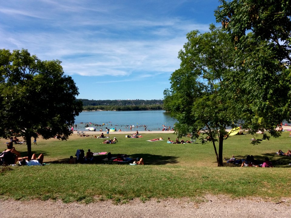 Vaulx-en-Velin - Grand Parc de Miribel-Jonage - Plage au bord du lac des Eaux Bleues