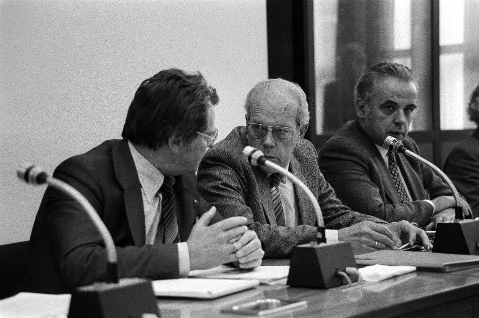 Vaste kamercommissie Sociale Zaken vergaderde over eventu uitkering aan gezinnen, Bestanddeelnr 931-0568