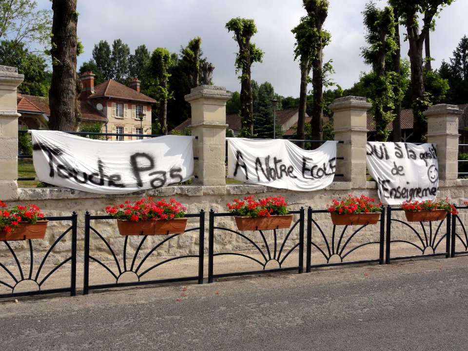 Vauxbuin (Aisne) école, manifestation contre la fermeture (01)