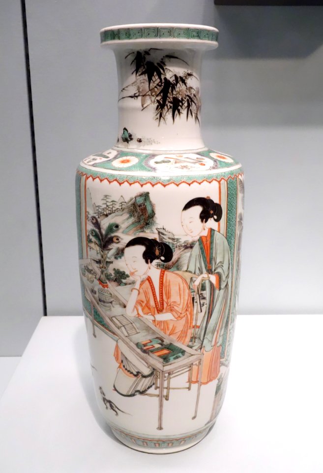 Vase, China, Jingdezhen, Jiangxi province, Qing dynasty, Kangxi emperor, porcelain with overglaze polychrome - Asian Art Museum of San Francisco - DSC01624