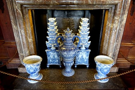 Vases and pots, Delftware - Great Chamber, Chatsworth House - Derbyshire, England - DSC03148