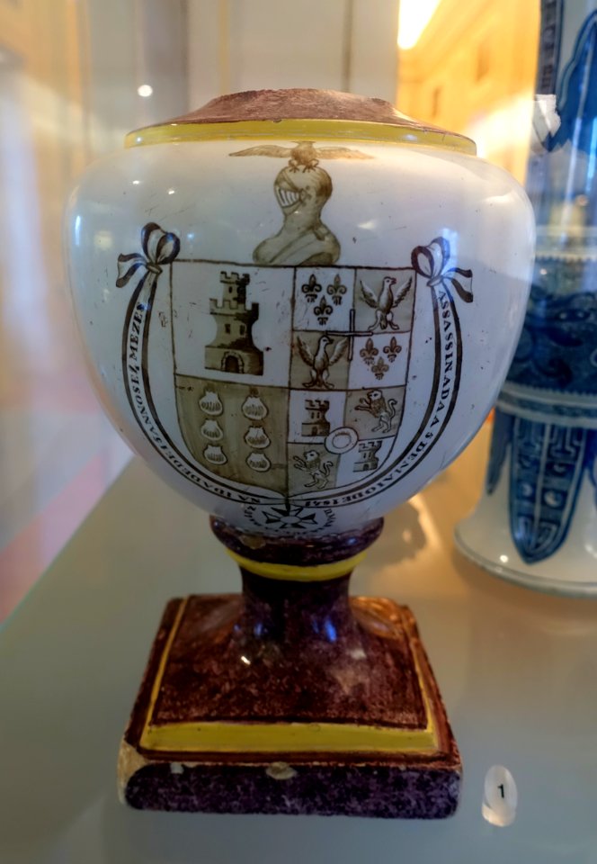 Vase, c. 1822-1850, faience - Fábrica de Miragaia - Museu Nacional de Soares dos Reis - Porto, Portugal - DSC00436