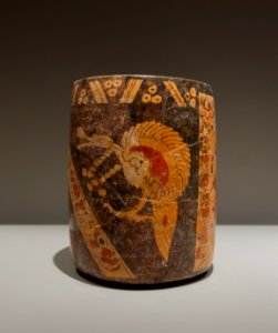 Vase, exposition "Mayas", Musée du Quai Branly, Paris photo