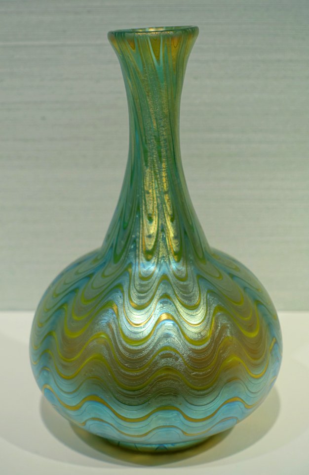 Vase with wave decoration, Firma Johann Loetz Witwe, Klostermuhle Bohmen, c. 1900, glass - Hessisches Landesmuseum Darmstadt - Darmstadt, Germany - DSC00854
