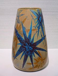 Vase with thistle decoration, Clement Massier, c. 1900, ceramic - Hessisches Landesmuseum Darmstadt - Darmstadt, Germany - DSC00930