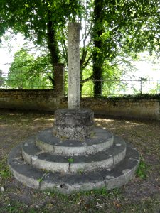 Vauxbuin (Aisne) stèle (socle), place Marcel Mallet