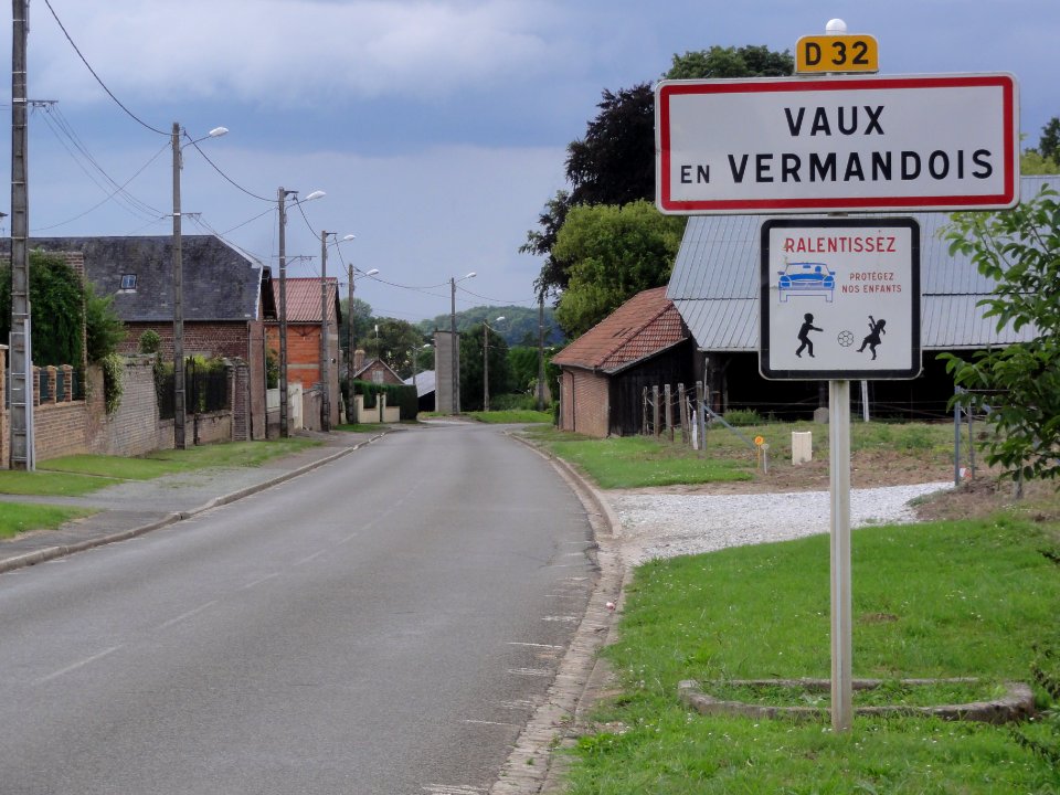 Vaux-en-Vermandois (Aisne) city limit sign