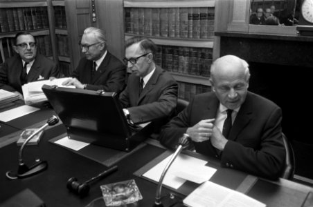 Vaste Commissie van Econ. Zaken Tweede Kamer spreekt over Verolmerapport. Vergad, Bestanddeelnr 923-1590