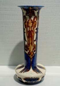 Vase, Haagsche Plateelbakkerij, Rozenburg, Den Haag, 1892, porcelain - Hessisches Landesmuseum Darmstadt - Darmstadt, Germany - DSC00829