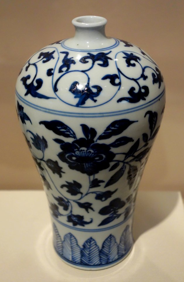 Vase, China, Ming Dynasty, Xuande period, 1425-1436, porcelain with underglaze cobalt - Chazen Museum of Art - DSC01650