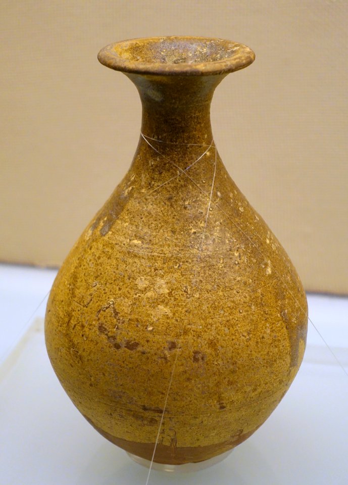 Vase, China, from Qiong kiln, Song dynasty, 960-1279 AD, yellow-glazed ceramic - Sichuan Provincial Museum - Chengdu, China - DSC04207