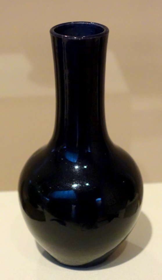 Vase, China, Ming Dynasty, 1368-1644, porcelain - Chazen Museum of Art - DSC01667