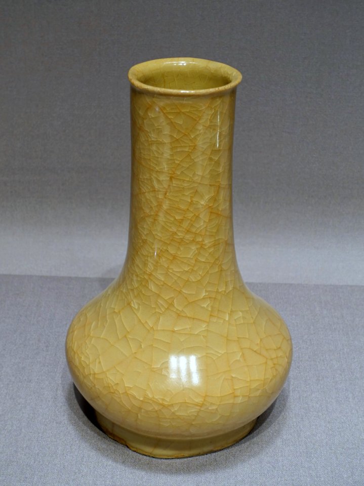 Vase, Guan ware, China, Southern Song dynasty, 1100s-1200s AD, ceramic, Beishoku celadon glaze - Tokyo National Museum - Tokyo, Japan - DSC08372