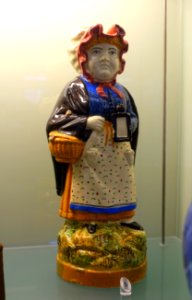 Vase, c. 1884-1946, faience - Fábrica de Pereira Valente - Museu Nacional de Soares dos Reis - Porto, Portugal - DSC00427