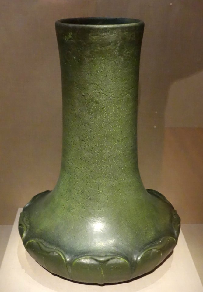 Vase, Grueby Faience Pottery Company, Boston, c. 1906, glazed ceramic - De Young Museum - DSC00734