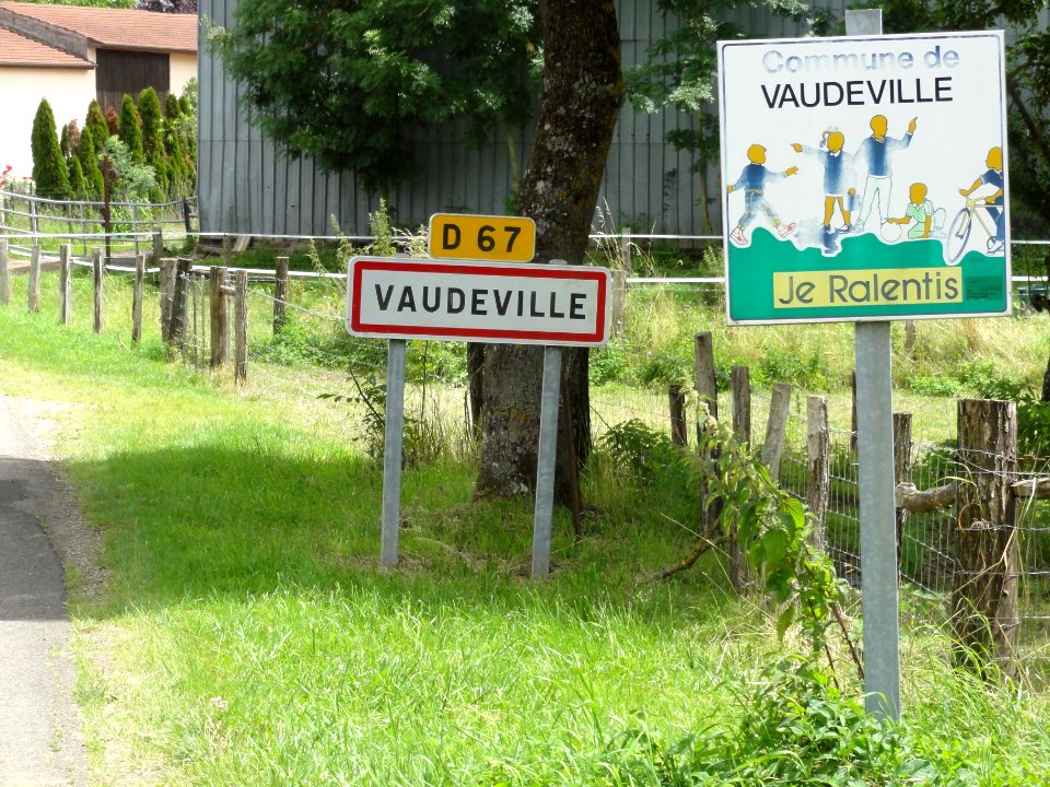 Vaudeville (M-et-M) city limit sign