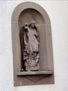 Vaucourt (M-et-M) statue dans niche façade maison