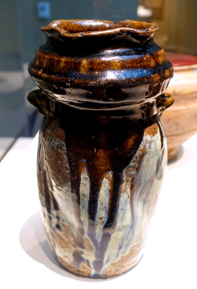 Vase, Japan, Karatsu kilns, Momoyama period, 1596-1615, stoneware, iron and rice-straw-ash glazes - Freer Gallery of Art - DSC04764