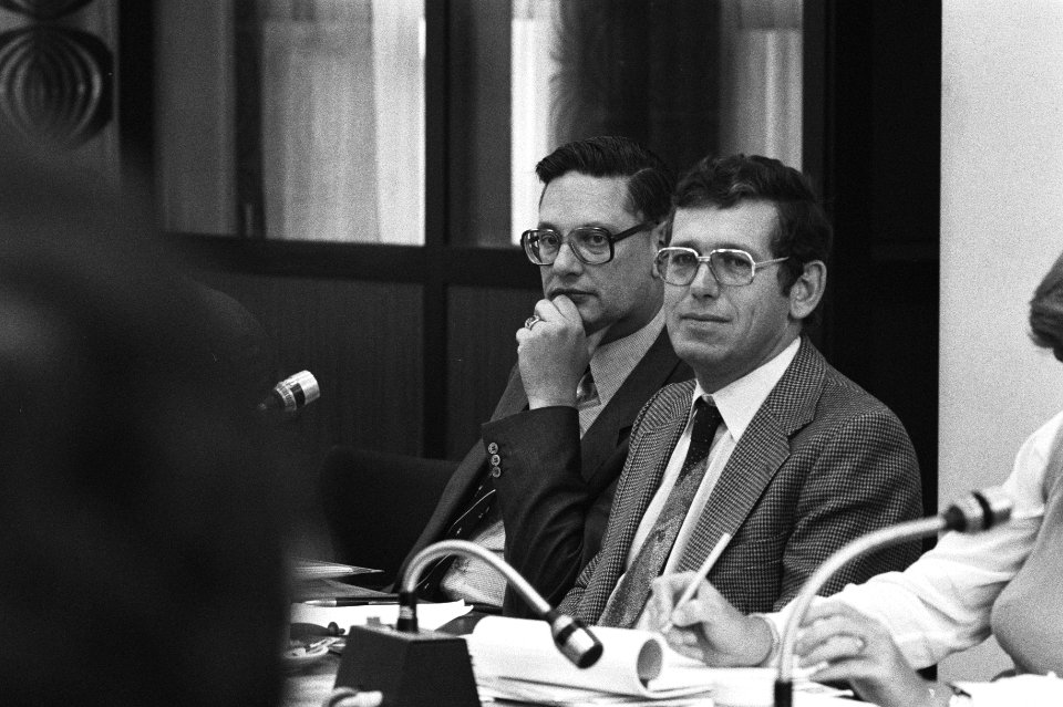 Vaste Kamercommissie vergaderde in Den Haag voor kernenergie, Minister Van Aarde, Bestanddeelnr 931-0880