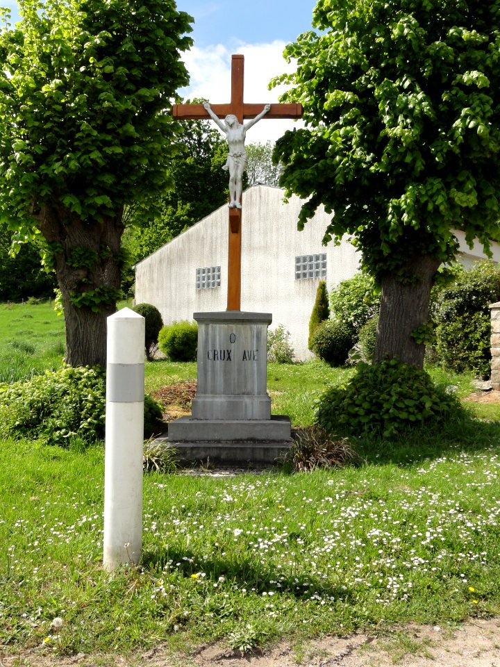 Vaucelles-et-Beffecourt (Aisne) croix de chemin