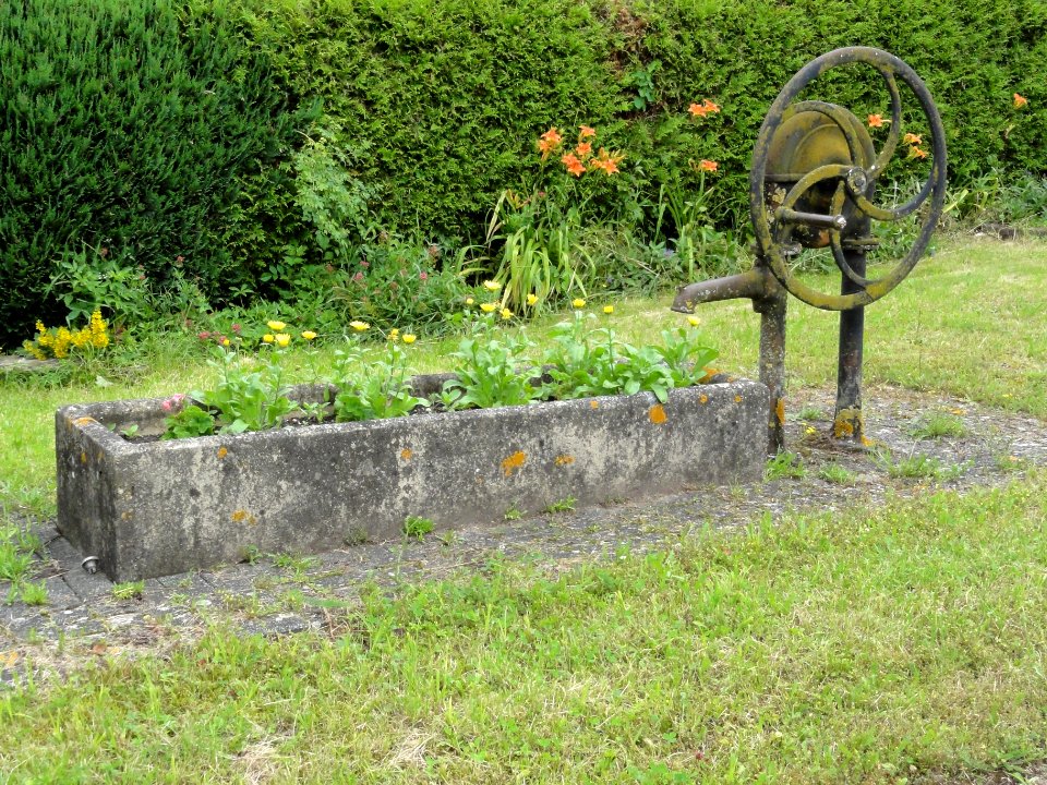 Vaucourt (M-et-M) pompe-fontaine