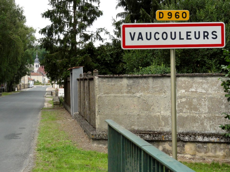 Vaucouleurs (Meuse) city limit sign
