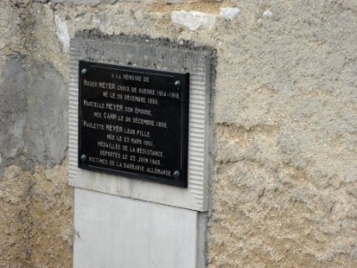 Vaucouleurs (Meuse) cimetière juif, plaque, famille de resistants déportés