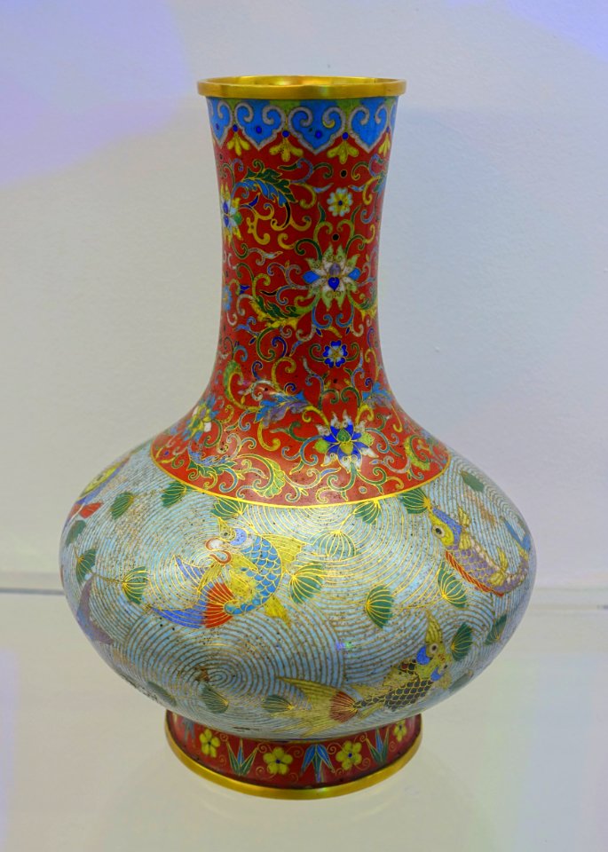 Vase presented to Ulysses S. Grant by Viceroy Li Hung Chang, China, c. 1879, cloisonne - National Museum of American History - DSC05358