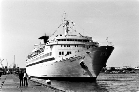 Veerboot Monte Toledo in de Amsterdamse haven, Bestanddeelnr 927-9548