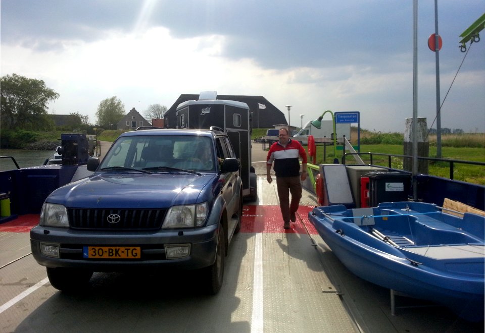 Veerdienst Tiengemeten St Antonius autoverkeer 20140420 133336