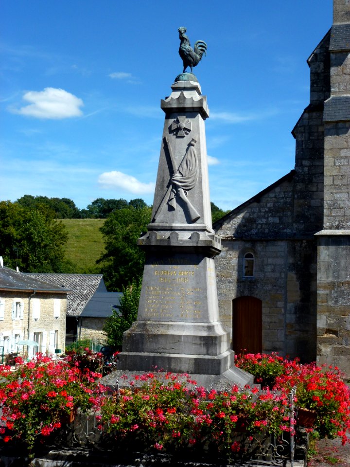 Vaux-Montreuil (Ardennes) monument aux morts