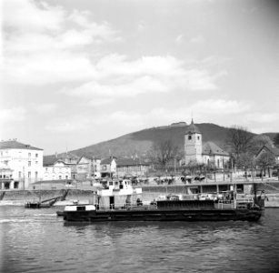 Veer Königswinter - Mehlem, op de achtergrond de Petersberg, Bestanddeelnr 254-1050