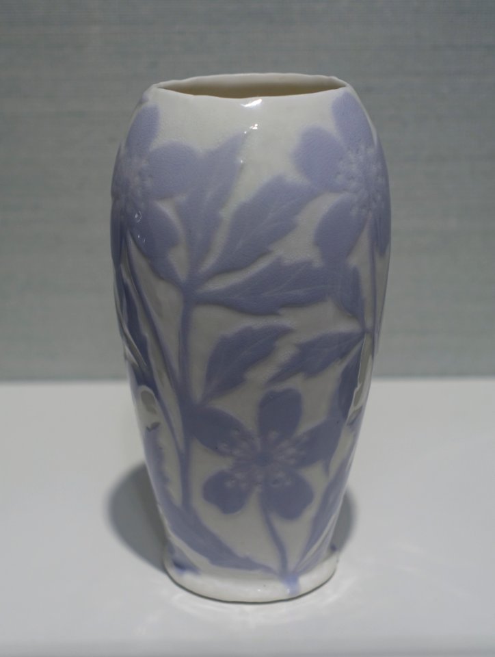 Vase with chestnut decoration, by Josef Ekberg, Stockholm, 1904, Gustafsberg porcelain - Hessisches Landesmuseum Darmstadt - Darmstadt, Germany - DSC00743