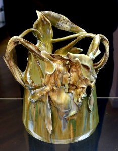 Vase pair, 2 of 2, designed by Gottlieb Elster, made by Konigliche Porzellanmanufaktur Berlin, 1899, porcelain - Bröhan Museum, Berlin - DSC04038